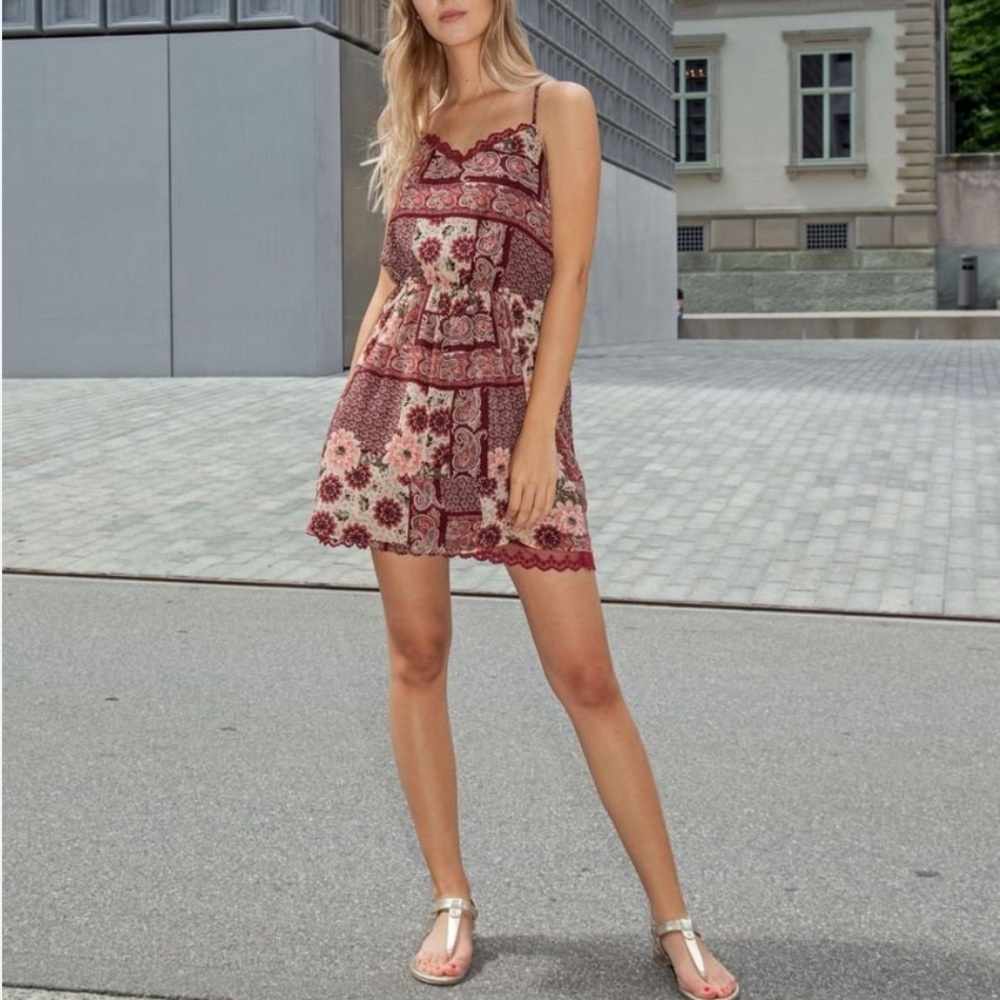 HOLLISTER Floral cami slip mini dress size XS lace pretty burgundy floral boho